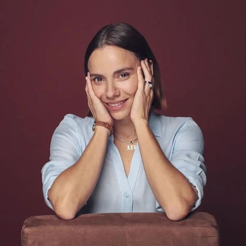 María Gracia Omegna como Valentina Morán Cisternas en "Generación 98'".