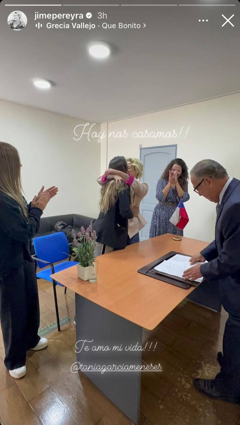 El momento en que la pareja se casó por el civil. Créditos: @jimepereyra