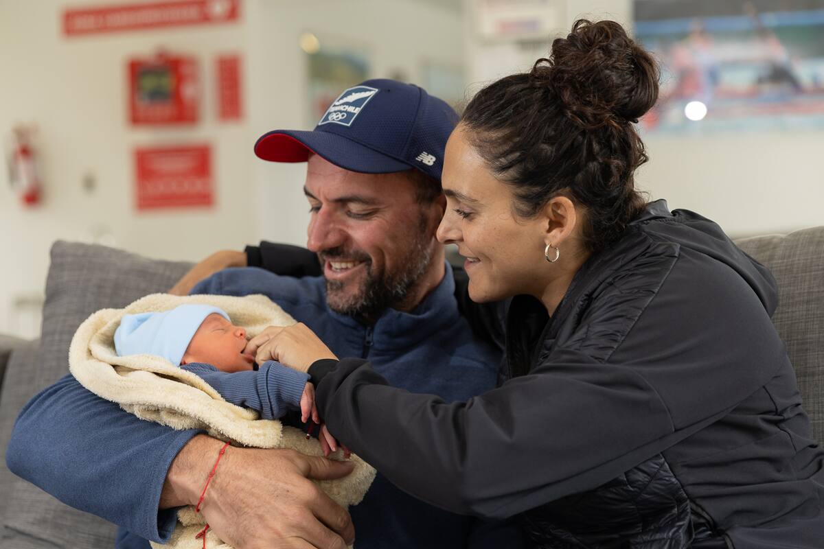 Ya está decidido irse a vivir a Francia y viajar en familia a competir. “Es algo que conversamos siempre. De viajar y competir con él. Ser papás muy motivadores. Ahí estaría la discusión de si haría kayak o canoa”.