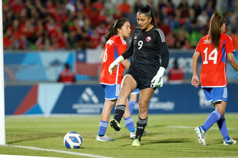 tuvo que jugar de arquera, pese a que es delantera (Foto: Photosport)