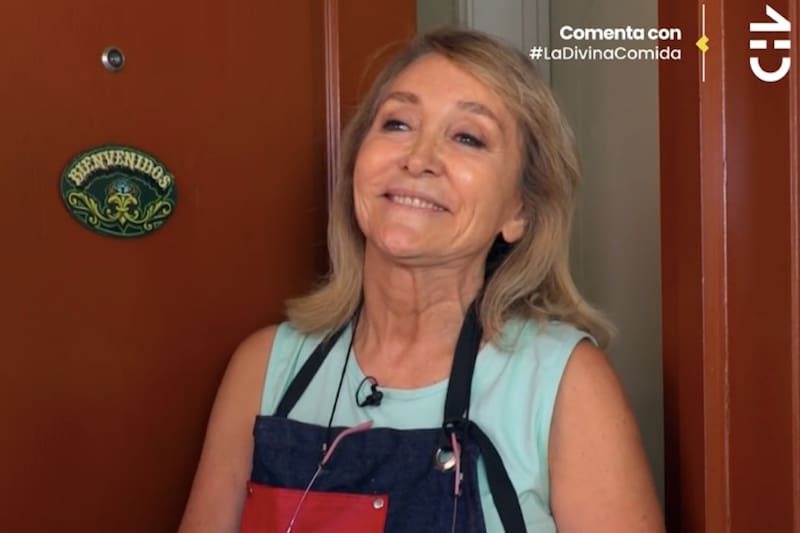 La "Tía Pucherito" mostró los especiales cuadros que tiene en su casa con importantes miembros de su familia.