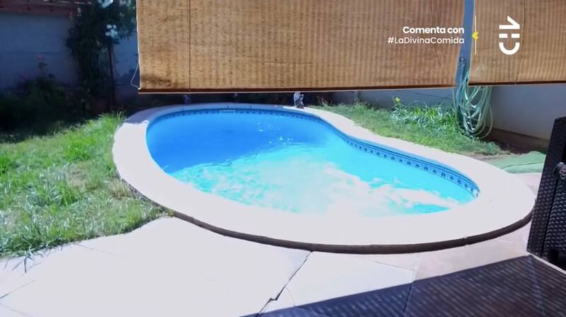 La piscina de la casa de su amigo / CHV