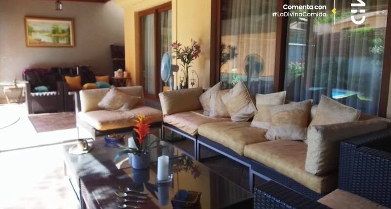 El patio de la casa de su amigo / CHV