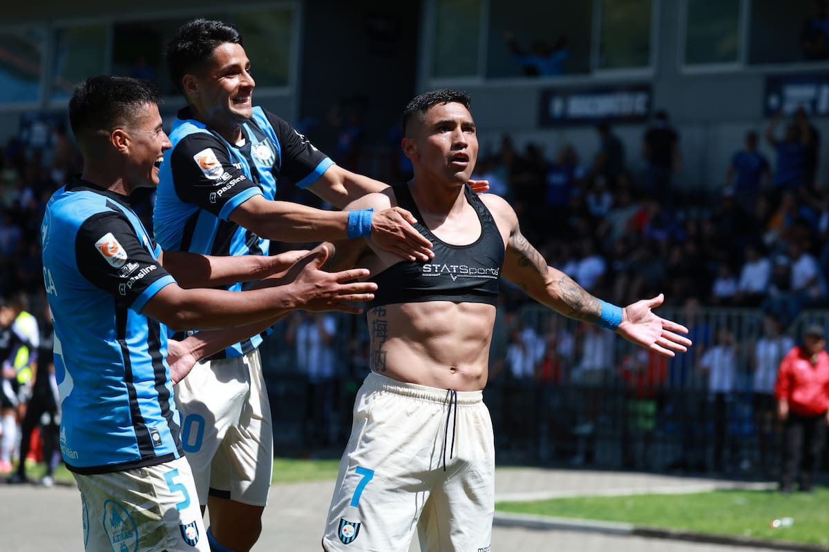se vistió de héroe y puso el gol del triunfo para Huachipato. Foto: Agencia Aton.