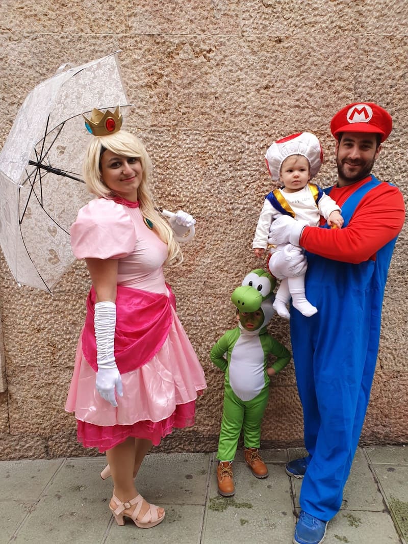 Esta familia recreó con mucha gracia estos personajes.