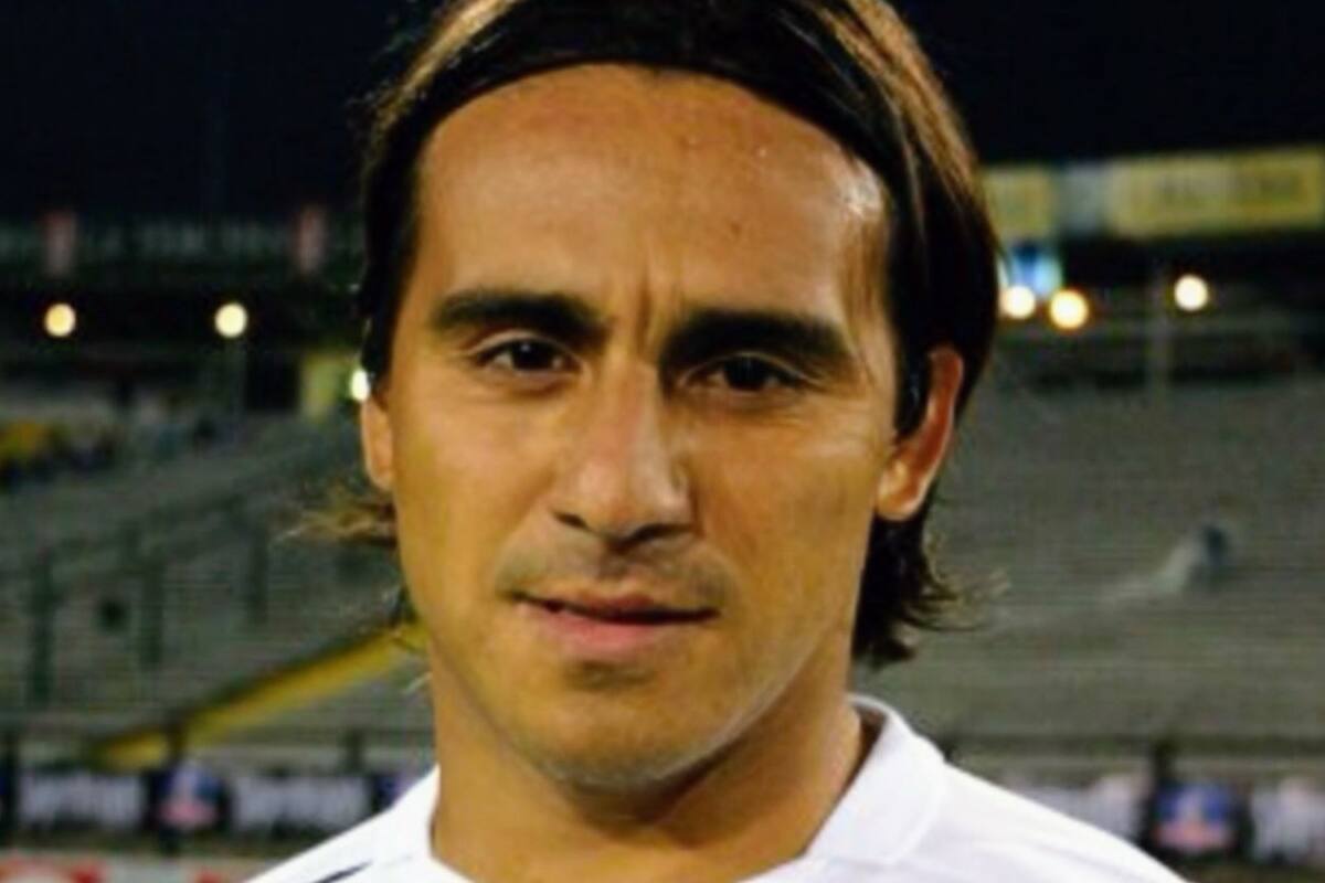 El exdelantero chileno expresó su felicidad por seguir defendiendo la camiseta de Colo Colo.