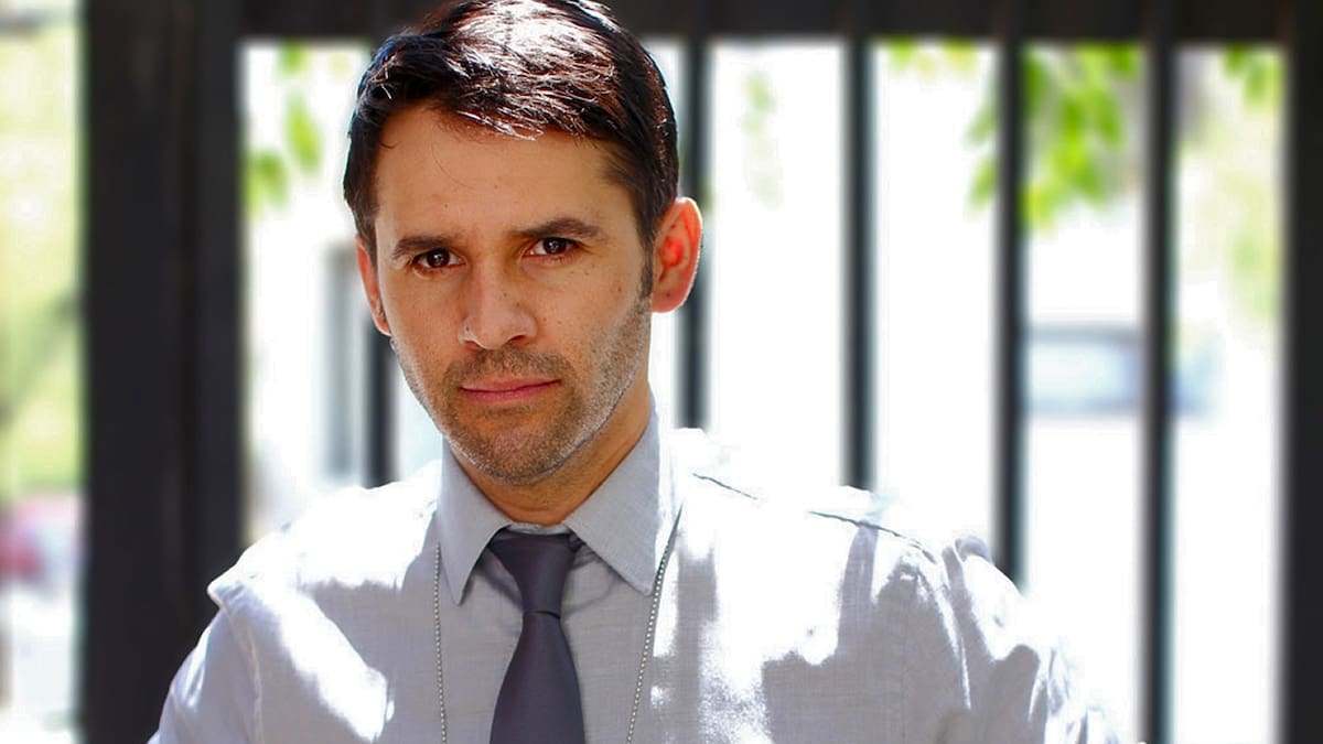 es uno de los protagonistas de "Al Sur del Corazón".