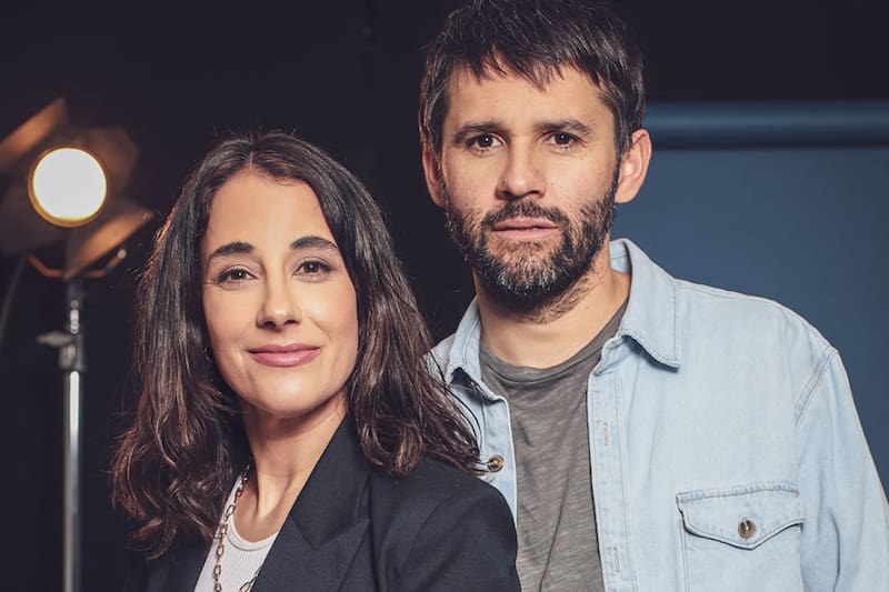 Los actores personifican a una conflictiva expareja.