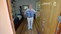 Con un rincón de energía pura y fe: Así es la casa de Mario Mezza, el peluquero de Chile