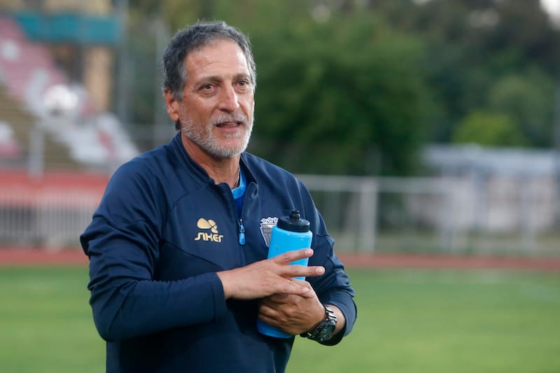 El DT es uno de los favoritos para asumir Santiago Wanderers. Foto: Agencia ATON.