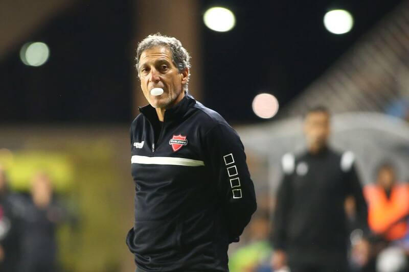 El entrenador de Ñublense lamentó la derrota. (Foto: ATON)