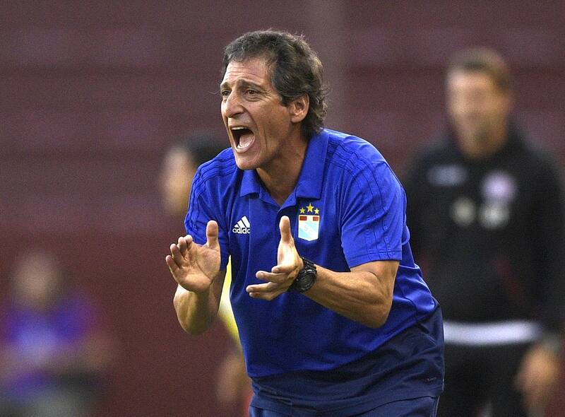 El DT en su paso por Perú.