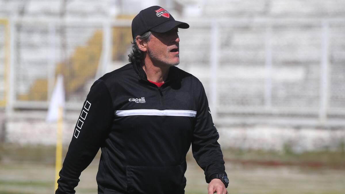 Mario Salas, muy cerca de volver a dirigir en el fútbol chileno