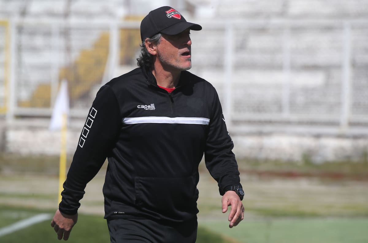Mario Salas, muy cerca de volver a dirigir en el fútbol chileno