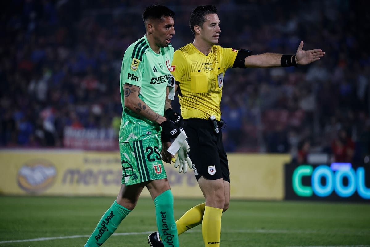 Árbitro de la U ante Concepción. Foto: Aton.
