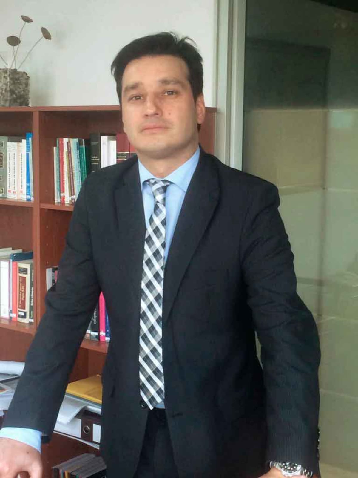 El libro de Laura Landaeta y Diego Ortiz hizo un repaso de la red de tráfico de joyas ilegales, y también de Parived y su vínculo con la investigación.