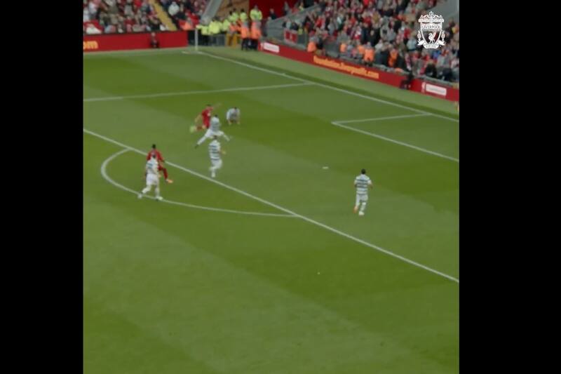 Mark González se lució en amistoso de leyendas del Liverpool.