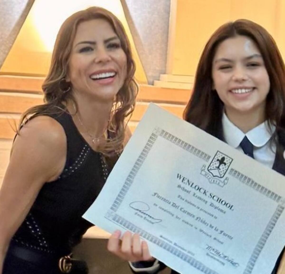 en la graduación de 4to Medio de su hija. Créditos: Instagram