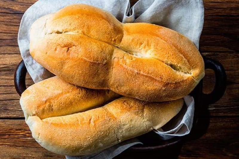 Aprende a cocinar este rico pan batido, ideal para comer choripanes en etas Fiestas Patrias.