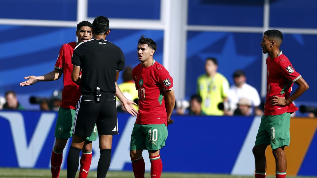 “Algunos se detuvieron por una mano”: El lamento de Marruecos tras el gol de Mbappé que selló su eliminación