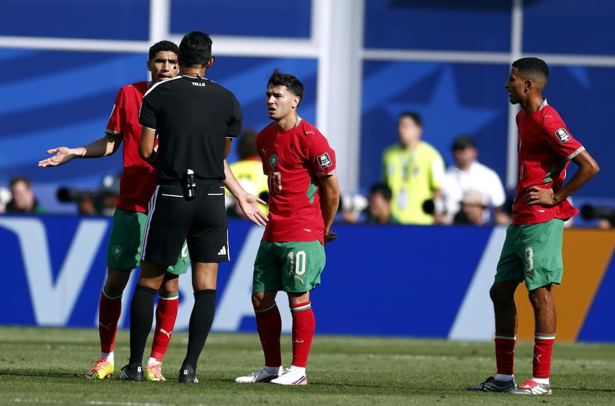 “Algunos se detuvieron por una mano”: El lamento de Marruecos tras el gol de Mbappé que selló su eliminación