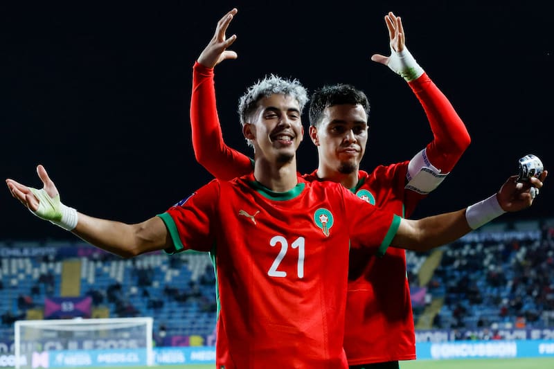 El jugador de Marruecos Yassir Zabiri, celebra con sus companeros tras marcar un gol contra Corea del Sur.
