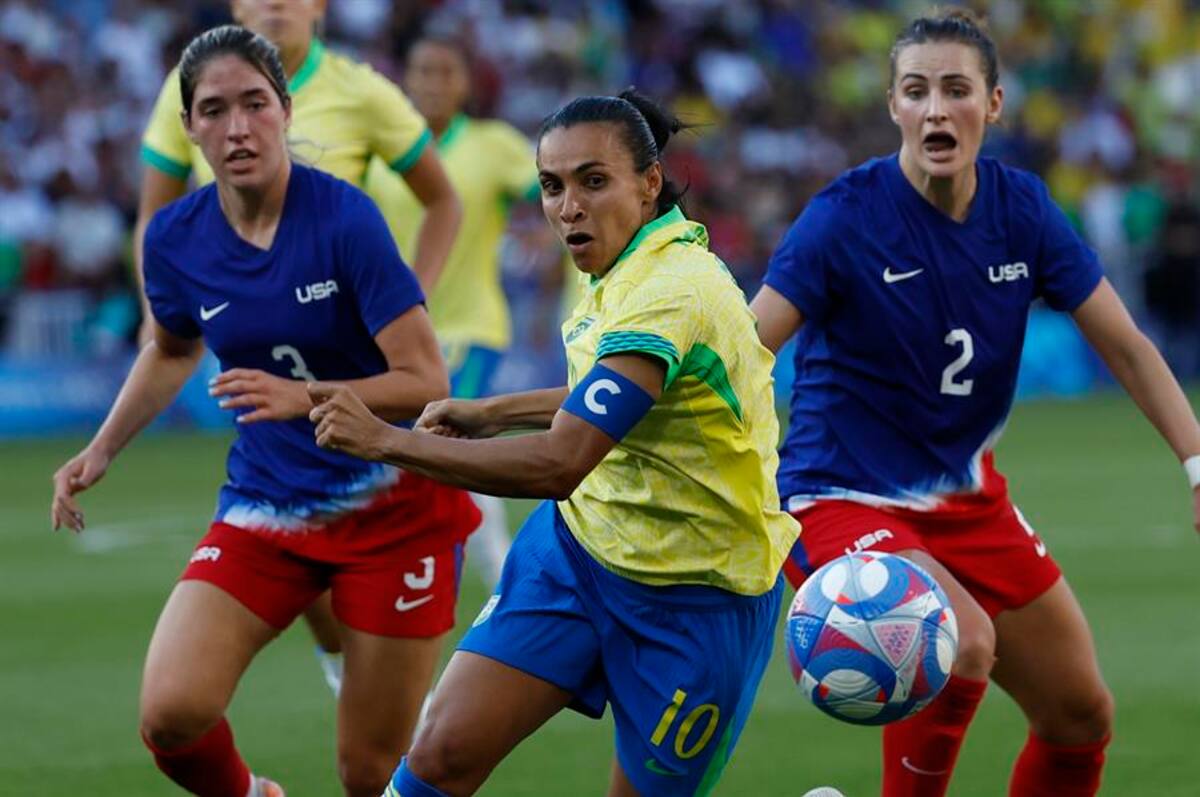 La brasileña culminó su paso en París con la presea de plata. EFE.