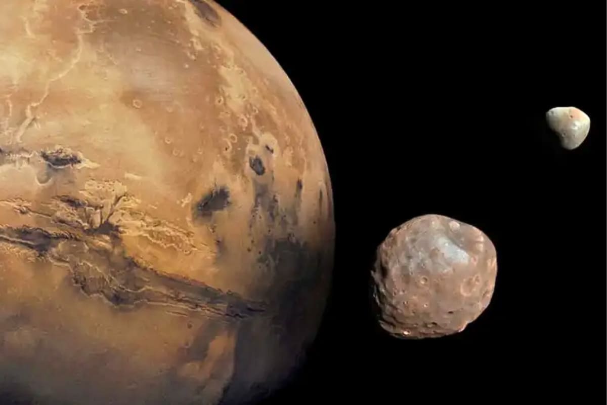Sus dos satélites siguen provocando debate entre los científicos.