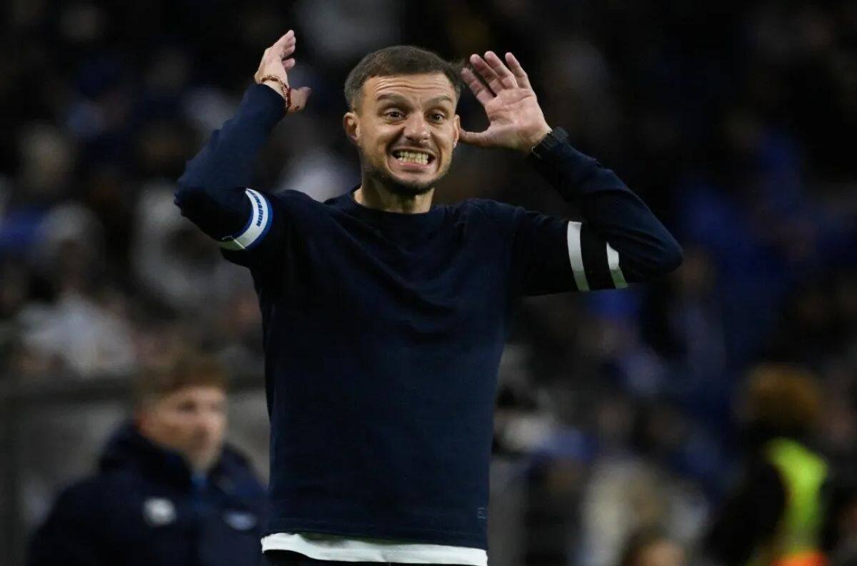 Ex DT de La Calera en el ojo del huracán: se fue peleado de México y ahora en Europa le hacen la cruz