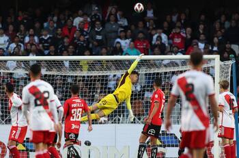 El ex UC que fichó por Colo Colo y deberá buscar nuevo equipo para la temporada 2025