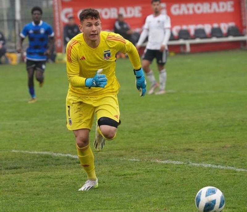 jugando por el equipo de Colo Colo Proyección.
