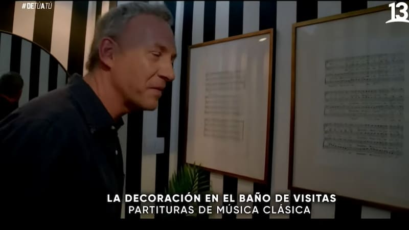 Martín Cárcamo y el baño de Carola de Moras y Felipe Bulnes