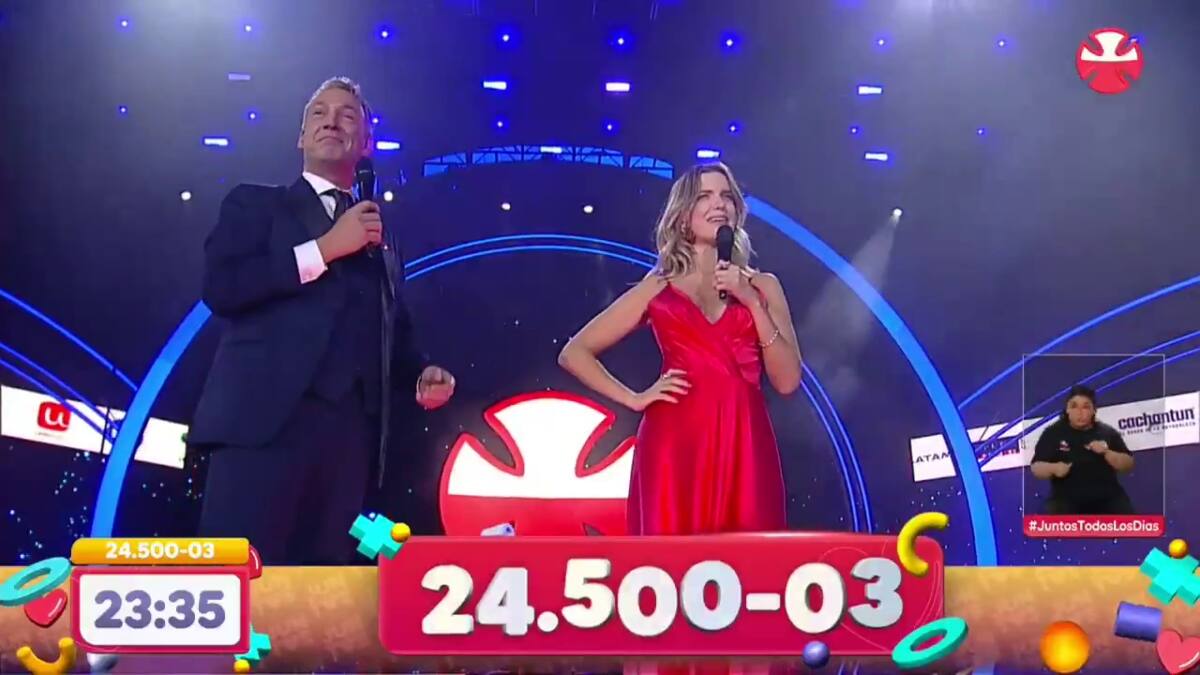 VIDEO: Así fue el coqueto beso entre Martín Cárcarmo y Millaray Viera