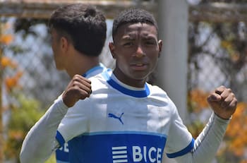 “Ha dejado bastante contento a Garnero”: El as bajo la manga de la UC para ocupar el lugar de Eduard Bello