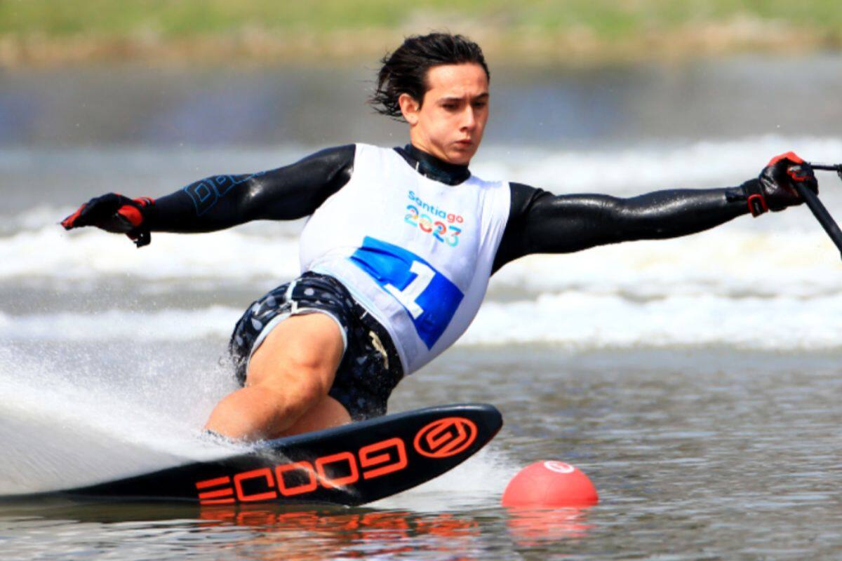 destacado en el deporte y en los estudios.
