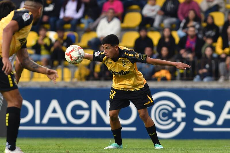 hizo los dos goles en el triunfo Pirata ante Cobreloa (Foto: Aton)