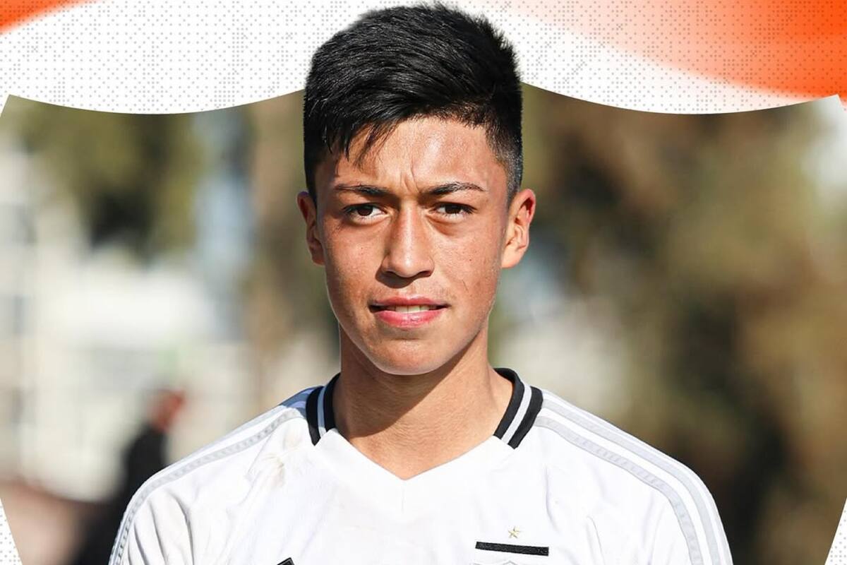 El joven defensor entrenó con el primer equipo de Colo Colo. Foto: Colo Colo.