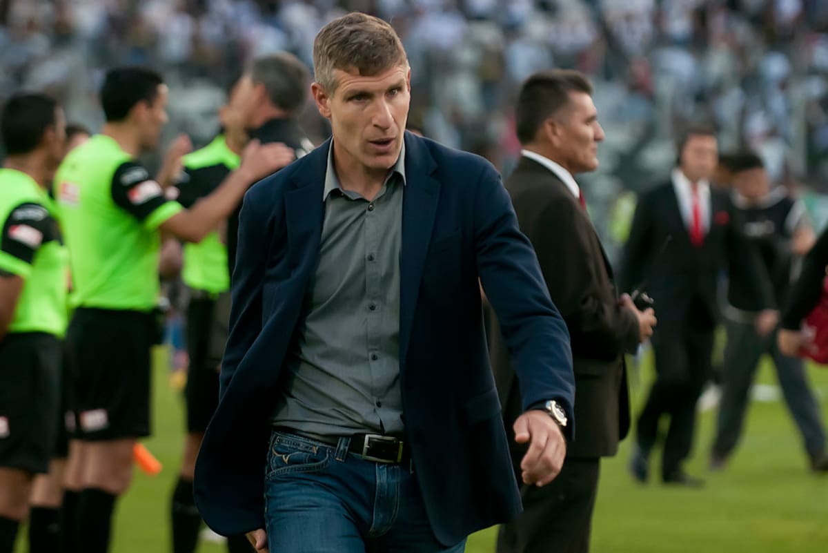 ya dirigió en el estadio Monumental, en la imagen por Unión Española (Foto: Photosport)