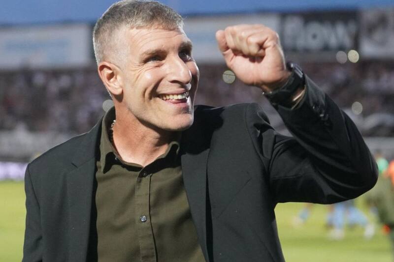 vive un momento estelar en su carrera como DT, al ganar su primer título.