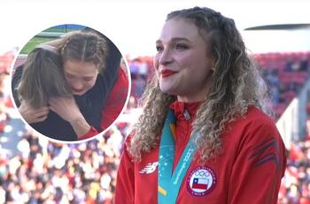 Video | ¡Emocionante! Martina Weil recibió entre lágrimas la medalla de oro entregada por su mamá