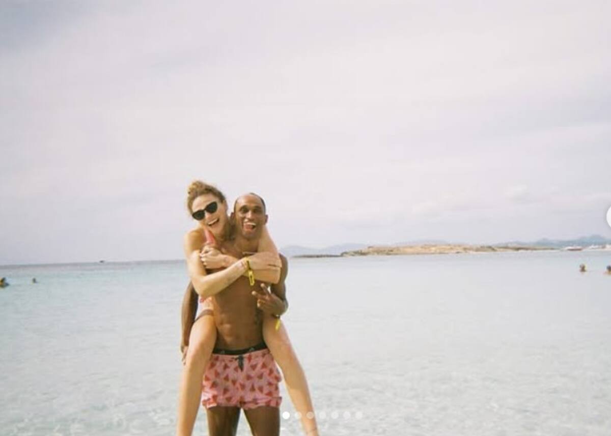 Junto al medallista brasileño Alison Dos Santos, en una imagen capturada de la cuenta de IG de la atleta.