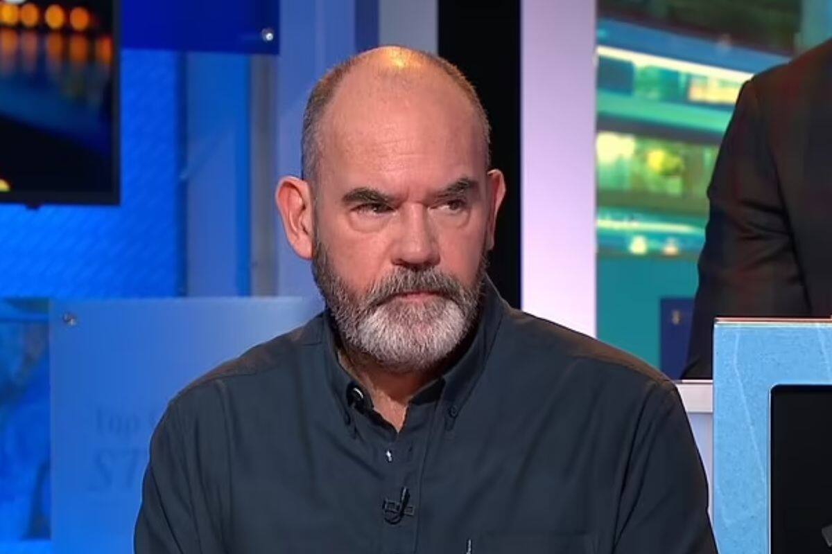 El comunicador fue despedido tras comentarios despectivos al fútbol femenino.