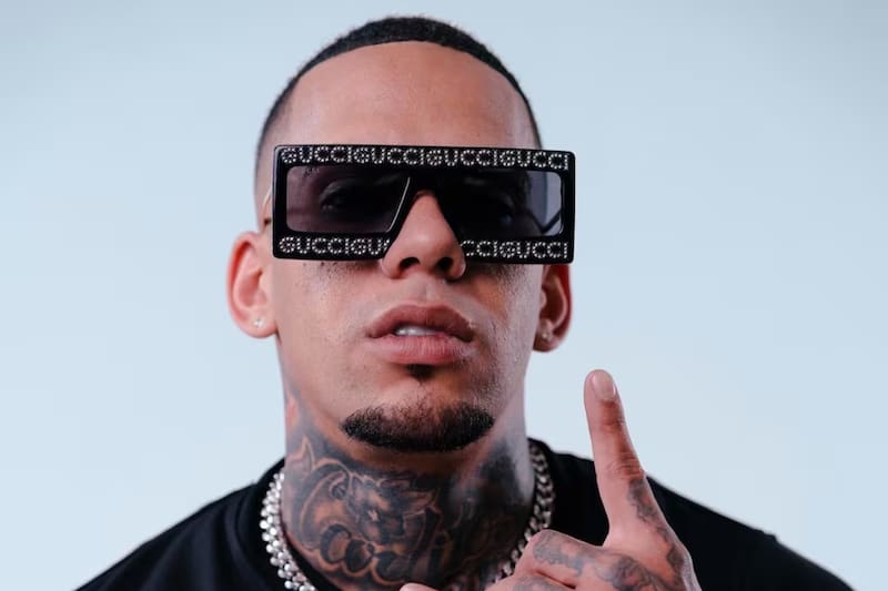 colaboró con distintos y famosos artistas urbanos.