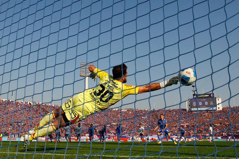 El fútbol chileno necesita jugar más y tener más partidos de alto atractivo. El formato de torneos cortos abre esa opción.