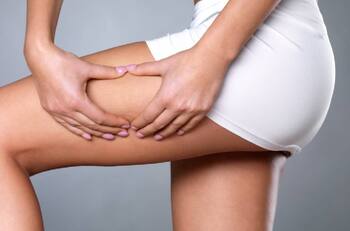 Masajes caseros para reducir la celulitis en las piernas