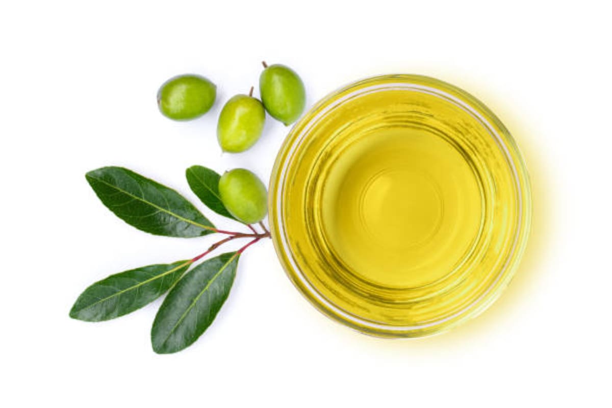 Prueba esta mascarilla de vaselina con aceite de oliva para tener una piel de porcelana.