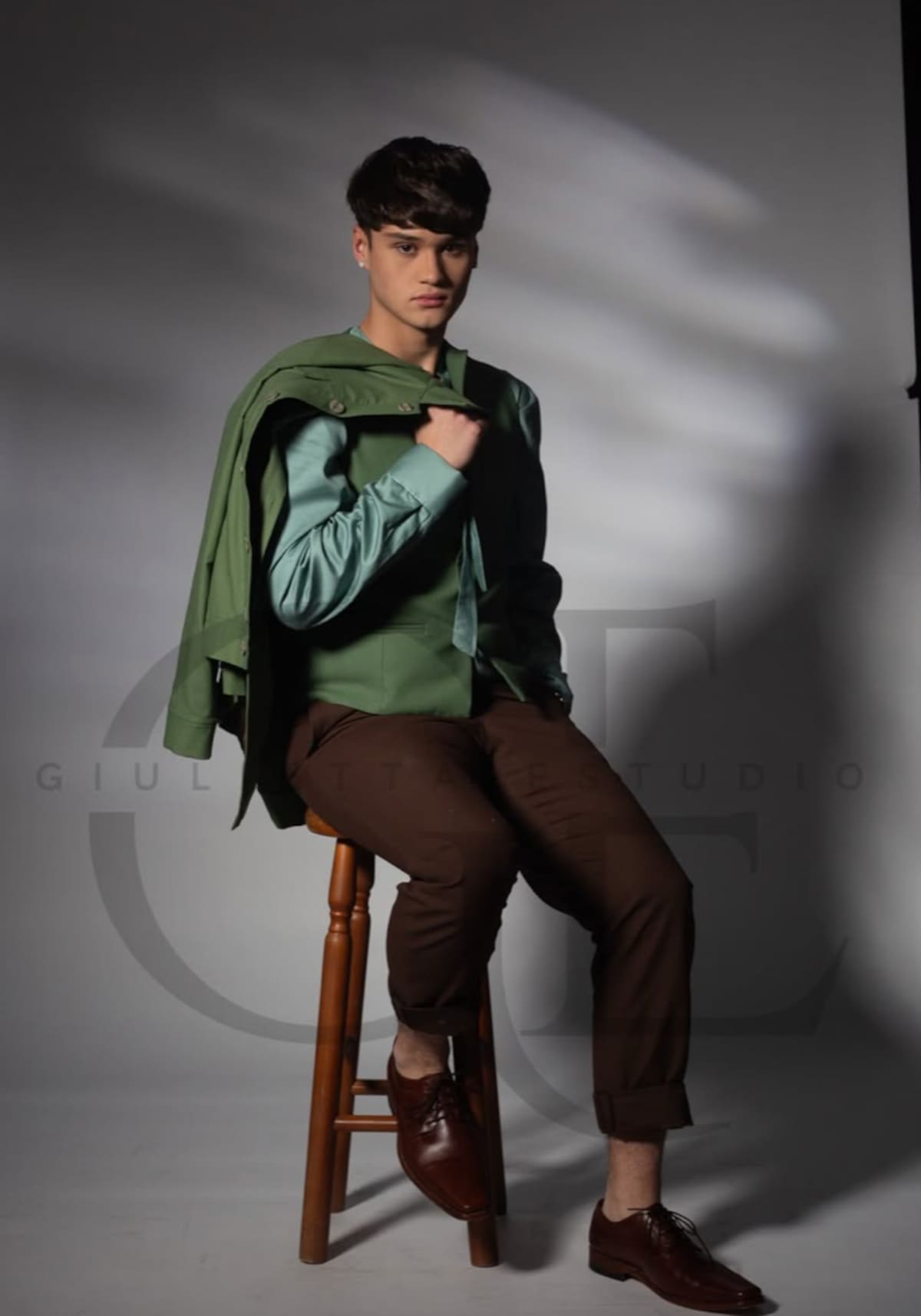 El joven debutó como modelo.