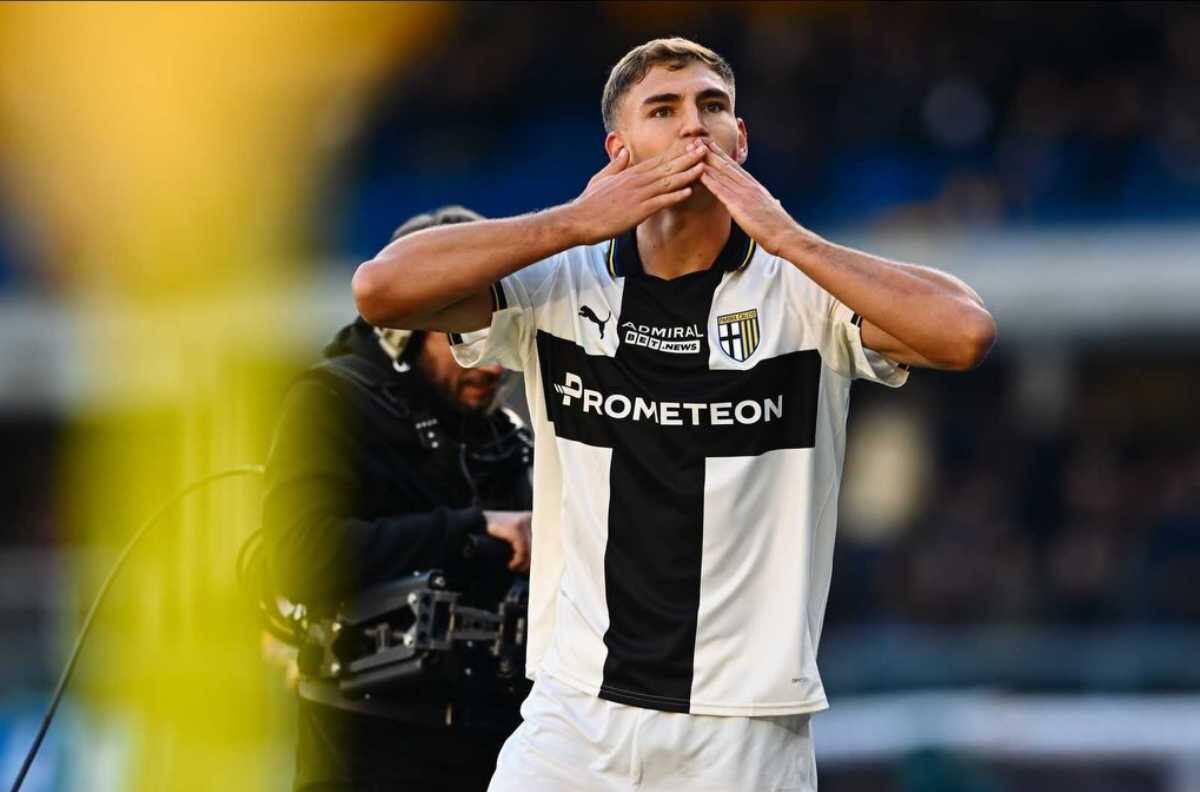 Es goleador, hijo de un ex DT de la U y la selección española se lo quiere quitar a Argentina