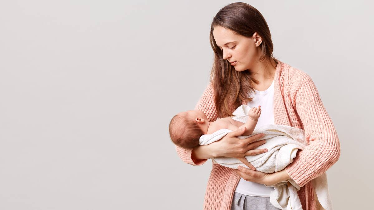 Maternidad en soledad: ¿Cómo afecta a la salud mental de la madre criar sin una red de apoyo?