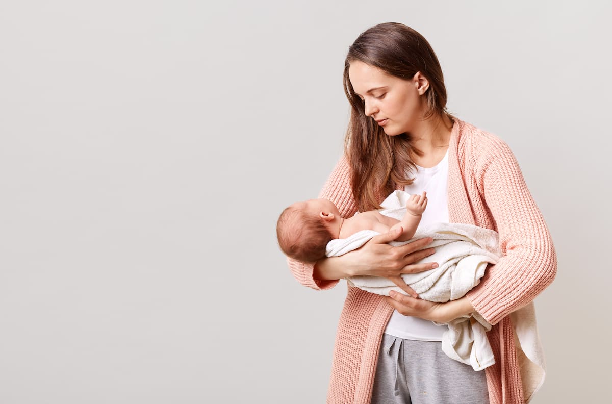 Maternidad en soledad: ¿Cómo afecta a la salud mental de la madre criar sin una red de apoyo?